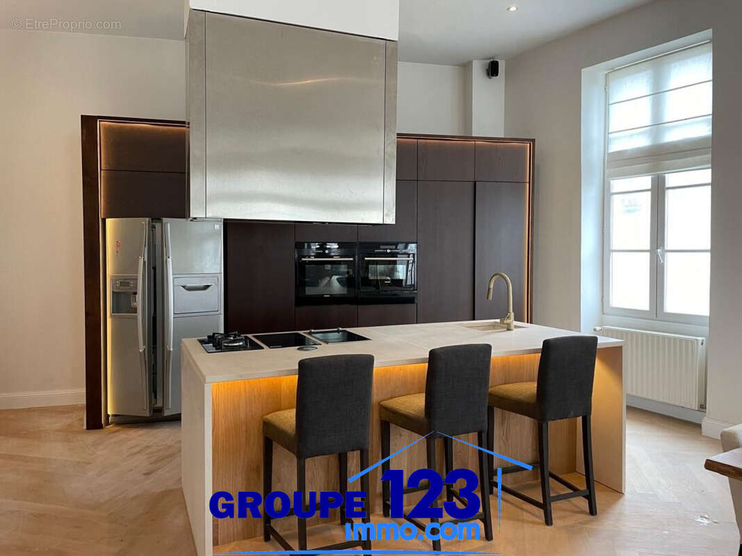 Maison à COULANGES-LA-VINEUSE