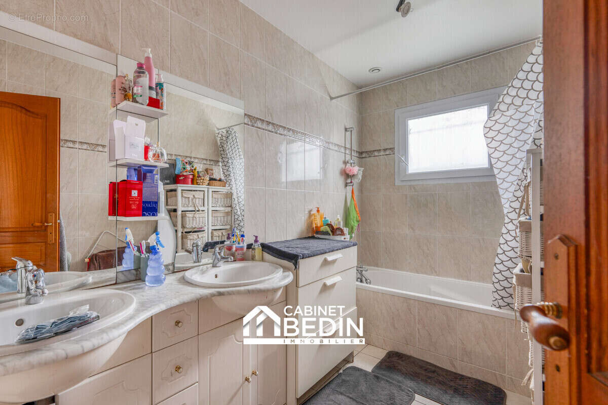 Maison 86 m² à Le Haillan  - photo 4