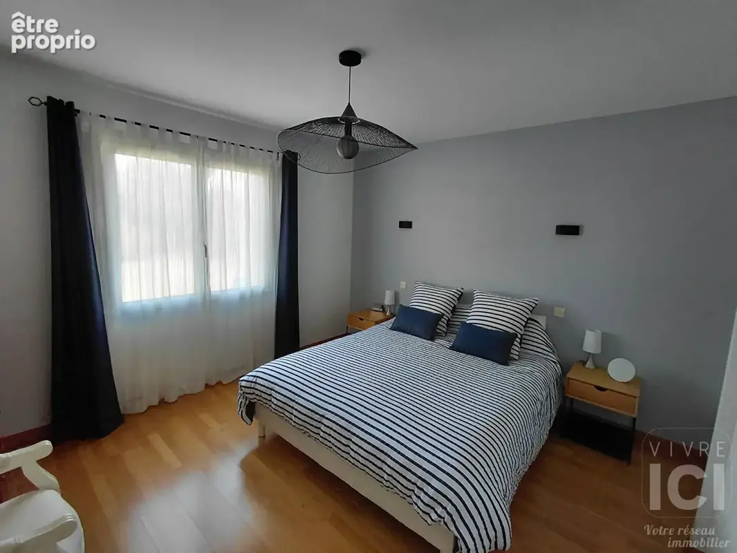 Plain pied centre Ste Luce 130 m² 5 pièces - photo 8