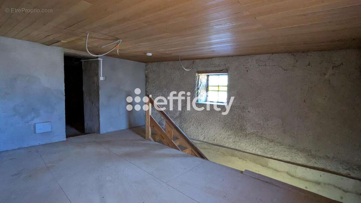 Maison à SAINT-REMY-SUR-DUROLLE