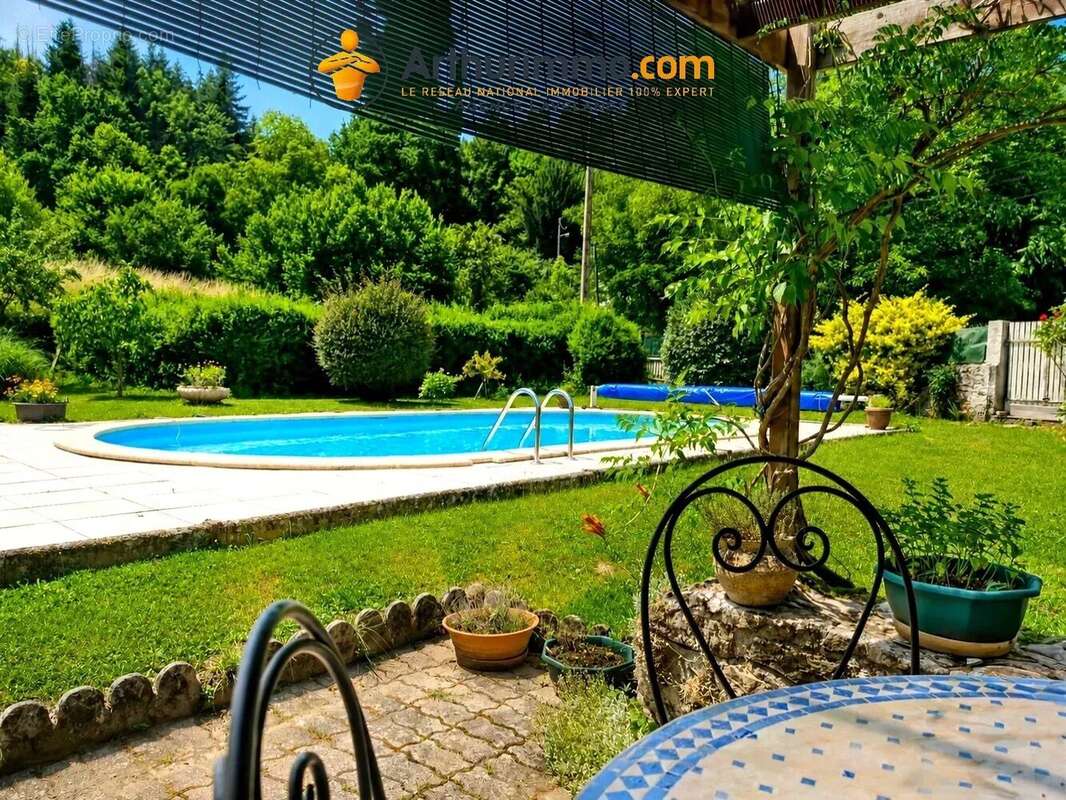 Maison de caractère avec dépendances, piscine et espaces extérieurs - photo 3