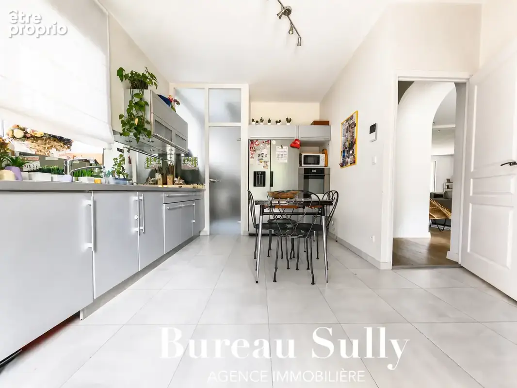 Exclusif : SAINT-DIDIER-AU-MONT D'OR - Centre : Superbe Maison Familiale de Charme (210m2 environ) baignée de - photo 8