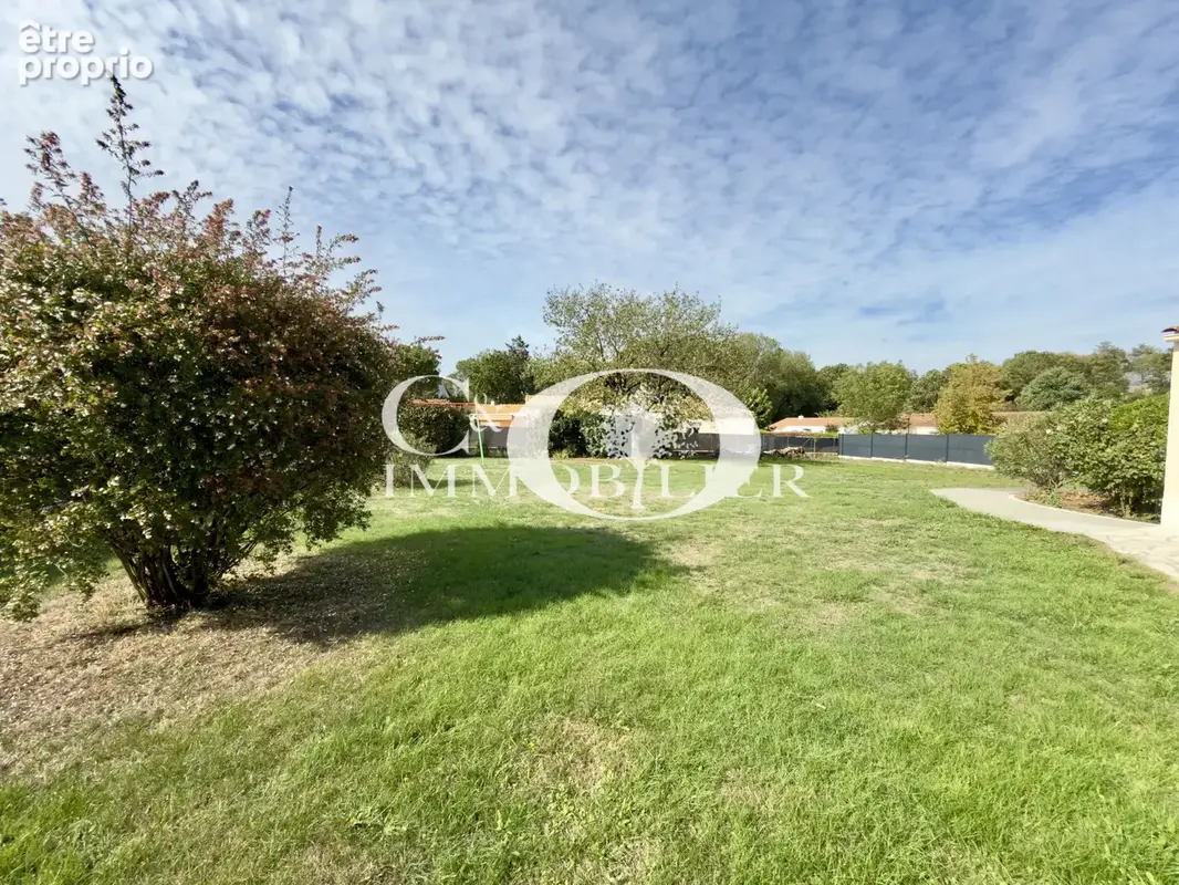 Maison 3 chambres + bureau - double garage - 1358 m2 de terrain - photo 12