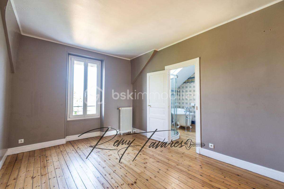 EXCLUSIVITÉ - Elégante Maison en Pierre de Meulière avec Grand Jardin - 5 min à pied de la Gare - photo 17