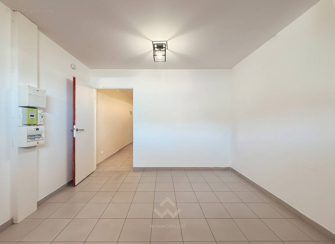 Bureau -  Rez-de-chaussée - La Garde 83130 - Appartement à LA GARDE