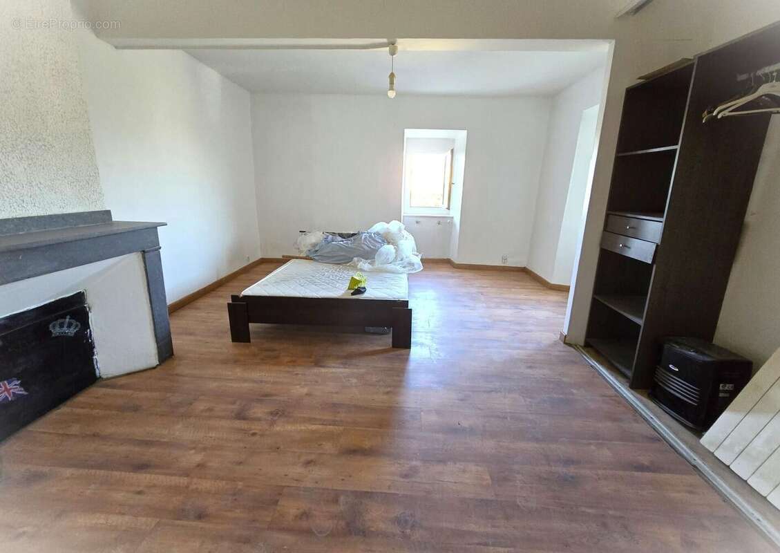 Maison 176 m² à Saint-Jean-Du-Falga  - photo 4
