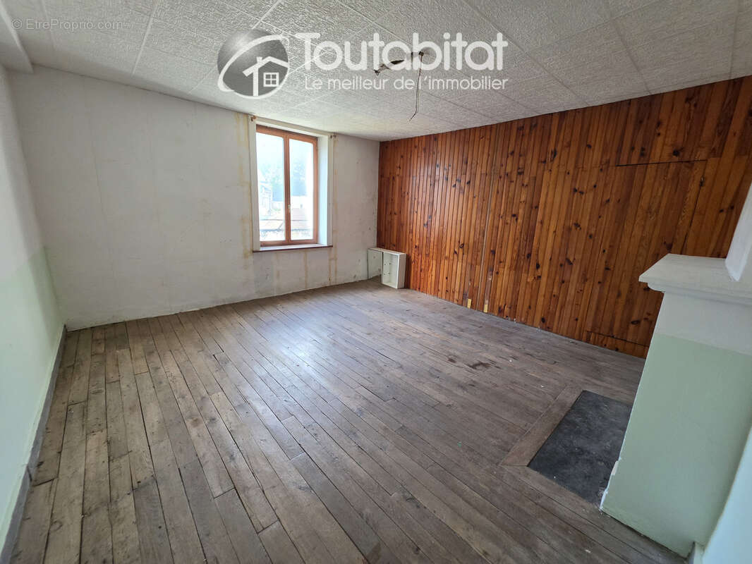 Appartement 840 m² à Sedan  - photo 8