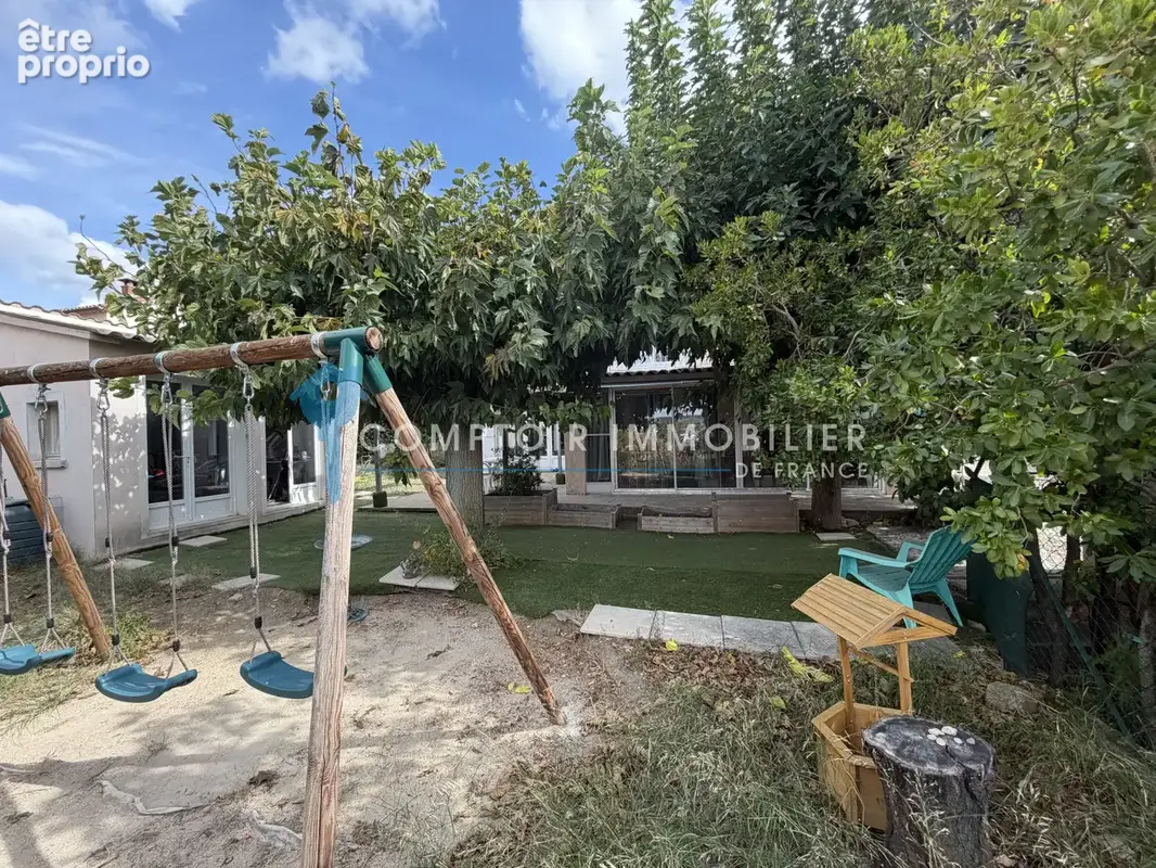A VENDRE - NIMES - SECTEUR CHU CAREMEAU - MAISON 6 Pieces 136 m2 avec jardin arbore, véranda et dépendance - photo 11
