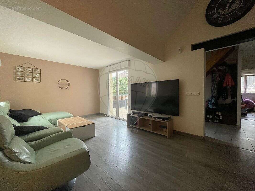 Maison à SAINT-JULIEN-LES-VILLAS