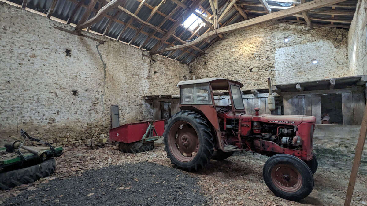 Maison à LA CHAPELLE-BATON