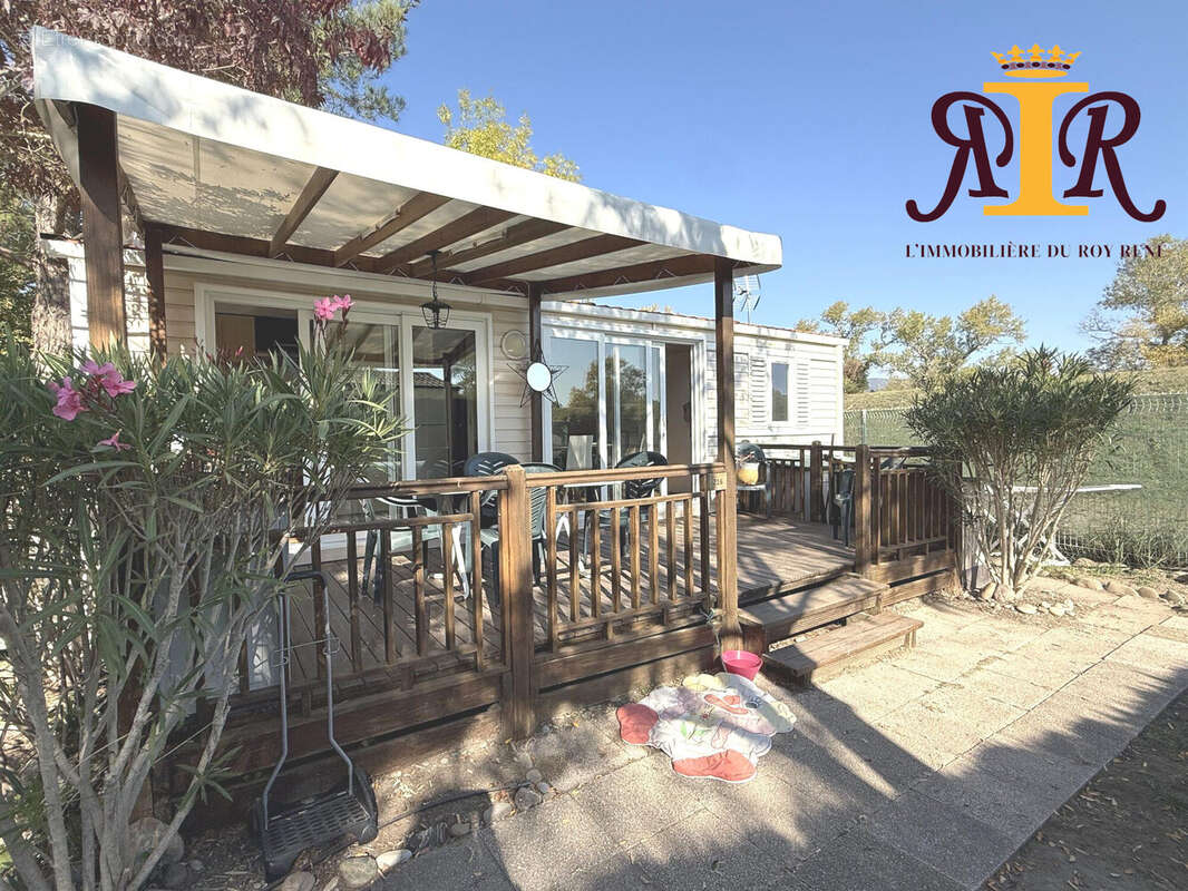 Maison à LA ROQUE-D&#039;ANTHERON