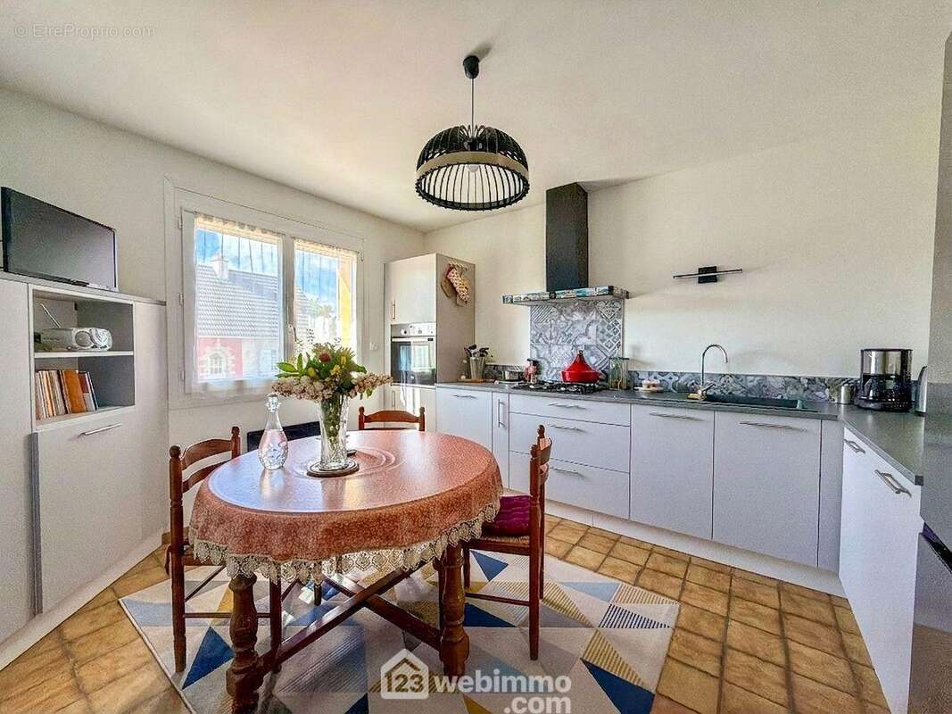 Cuisine équipée - Maison à BRAS-SUR-MEUSE