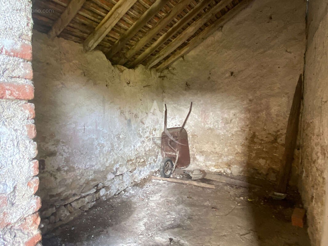 Maison à SAINT-SULPICE-DE-POMMERAY