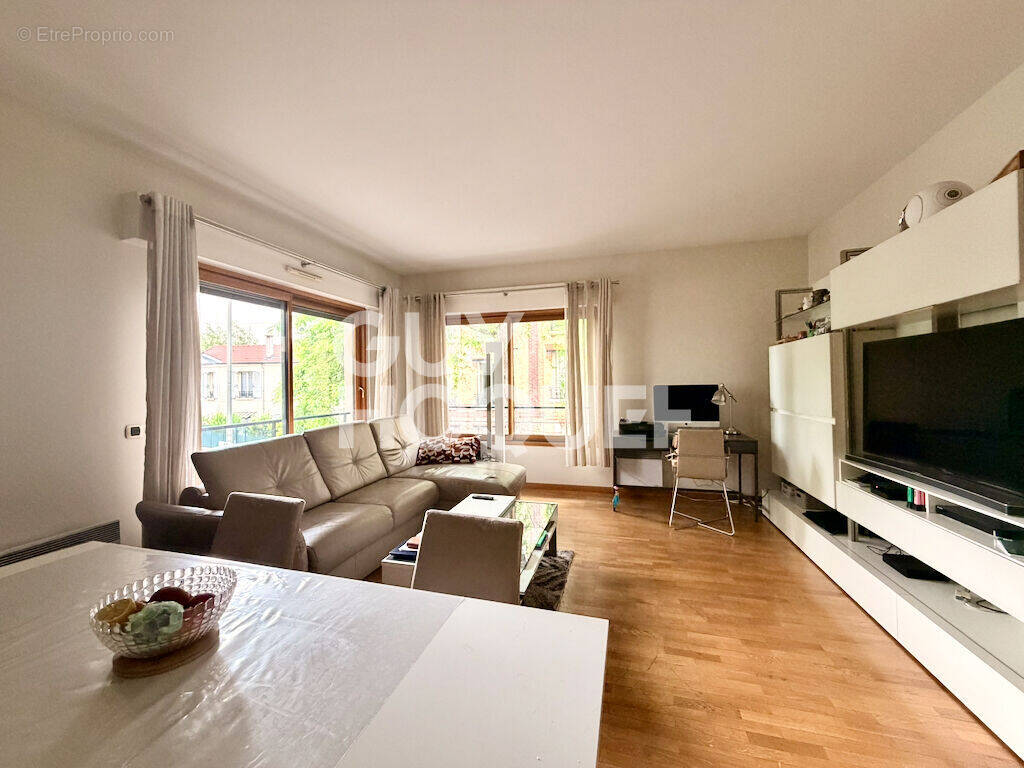 Appartement à COURBEVOIE