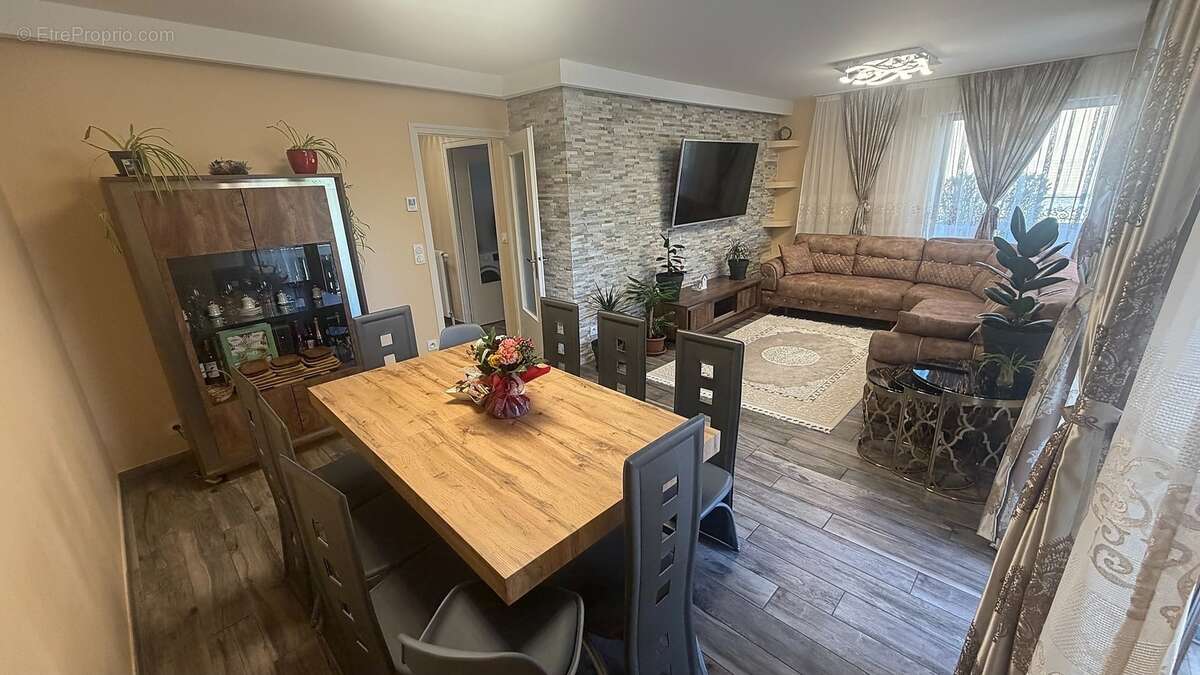 Salon-Séjour indépendant - Appartement à ANNEMASSE