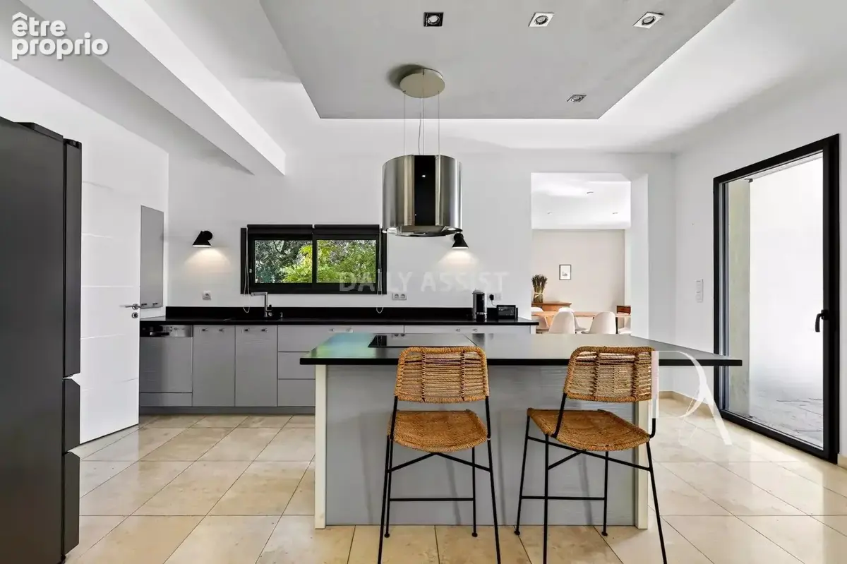 Villa contemporaine avec piscine à Saint-Marc-Jaumegarde – 214 m² au cœur d’un parc de 4 000 m² - photo 10