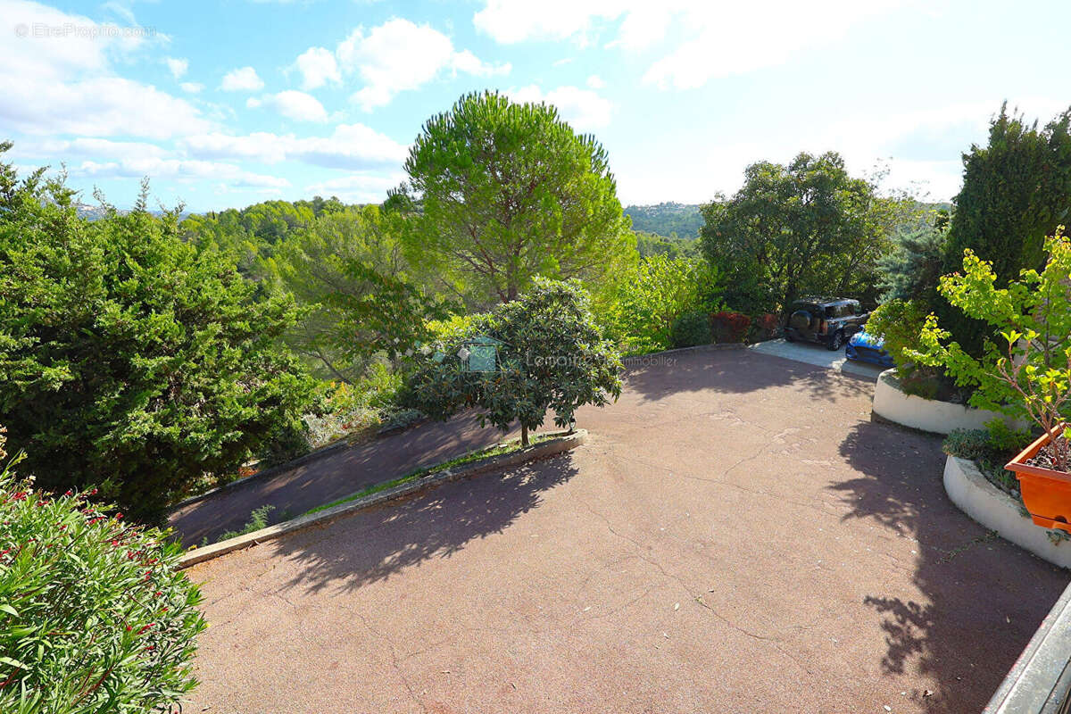 Maison de 176 m² avec piscine et terrain de 2509 m² - photo 9