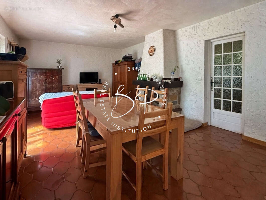 Entre Lorgues et Le Thoronet , Maison 2 chambres avec 1300 m² de terrain - photo 8