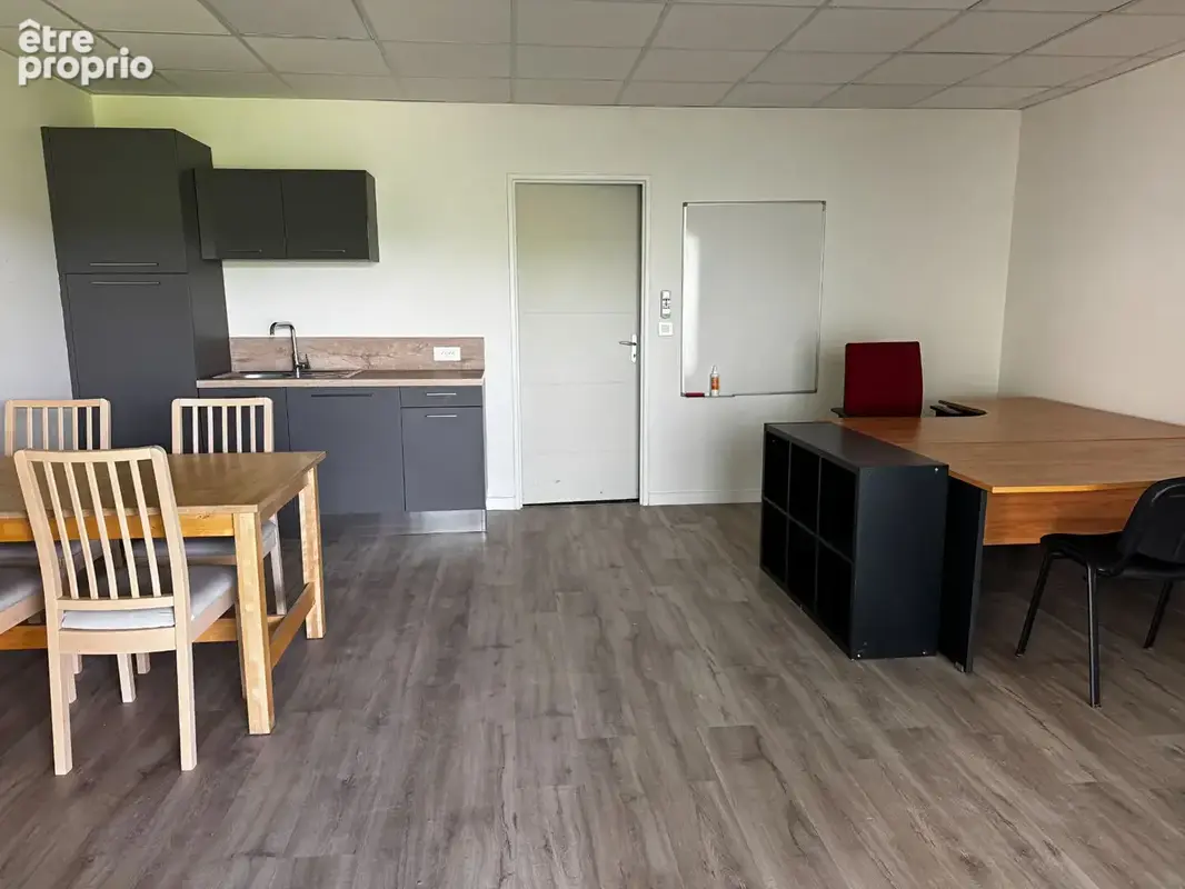 Local - garage de 210 m² - photo 4
