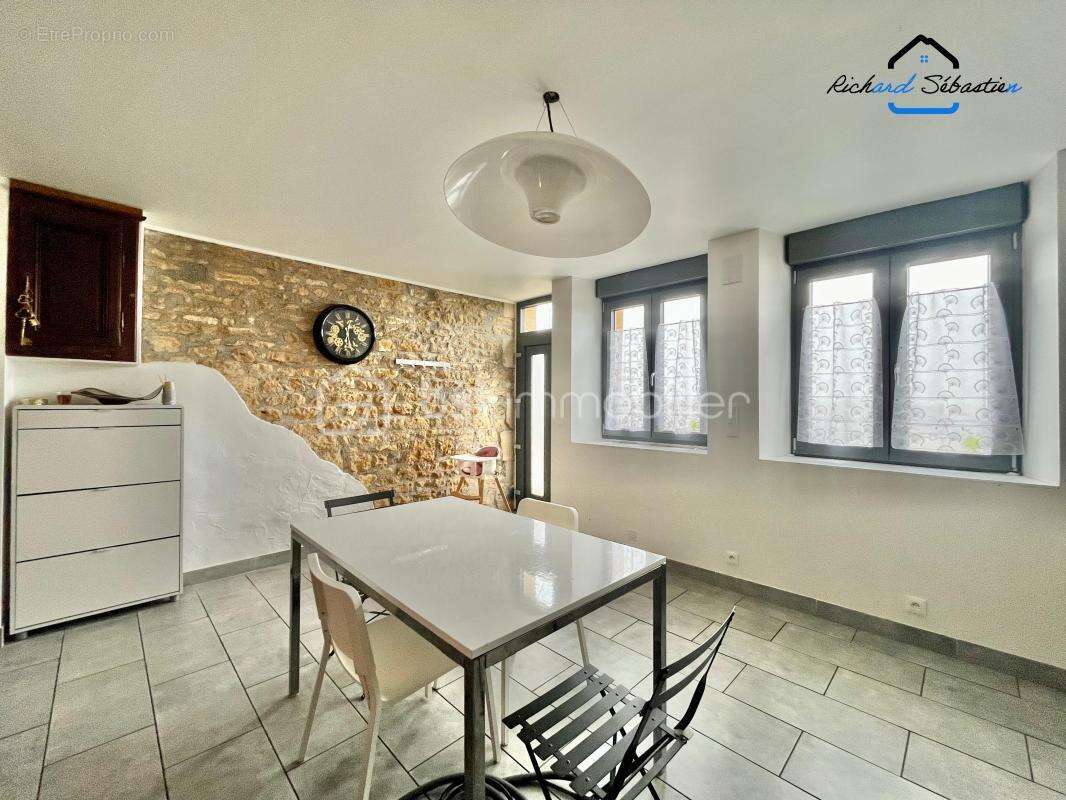 Maison à AUTRECOURT-ET-POURRON