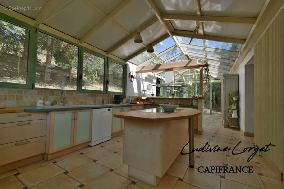 Maison à vendre à Château-Thierry (02) – 260 m² – 4 chambres + bureau – Sous-sol 70 m² – Terrasse 70 m² – Terrain clos 1 464 m²  - photo 12