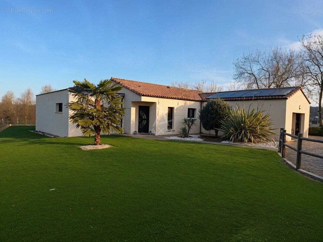 Maison à SAINTE-CECILE