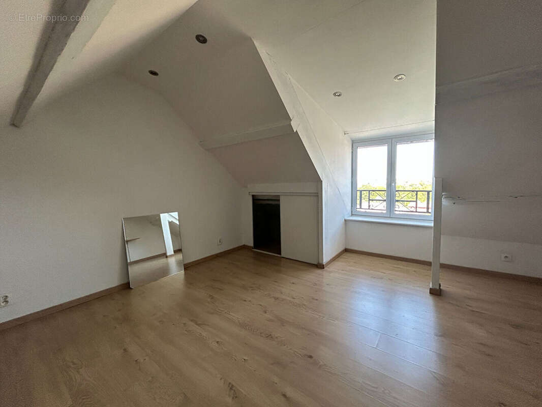 À VENDRE - Maison rénovée d'environ 68 m² au sol - Picquigny - photo 9