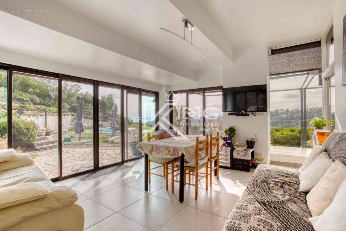 Maison à LES ISSAMBRES