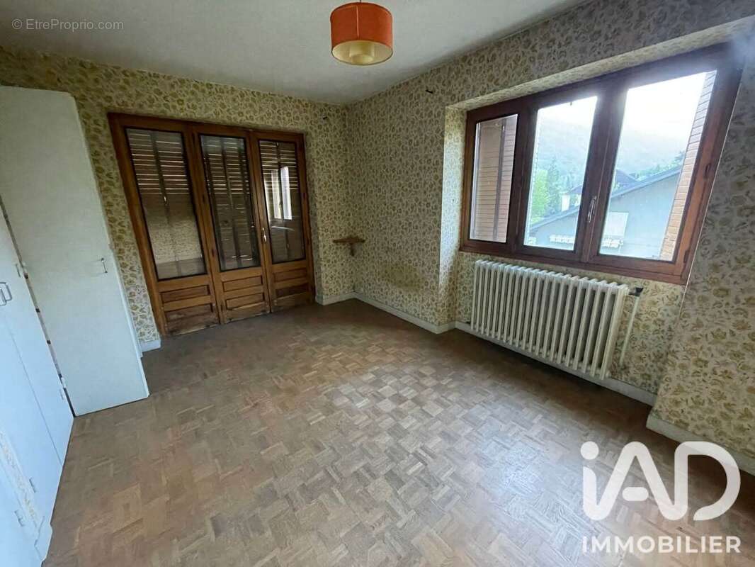 Maison 260 m² à Saint-Avre  - photo 7