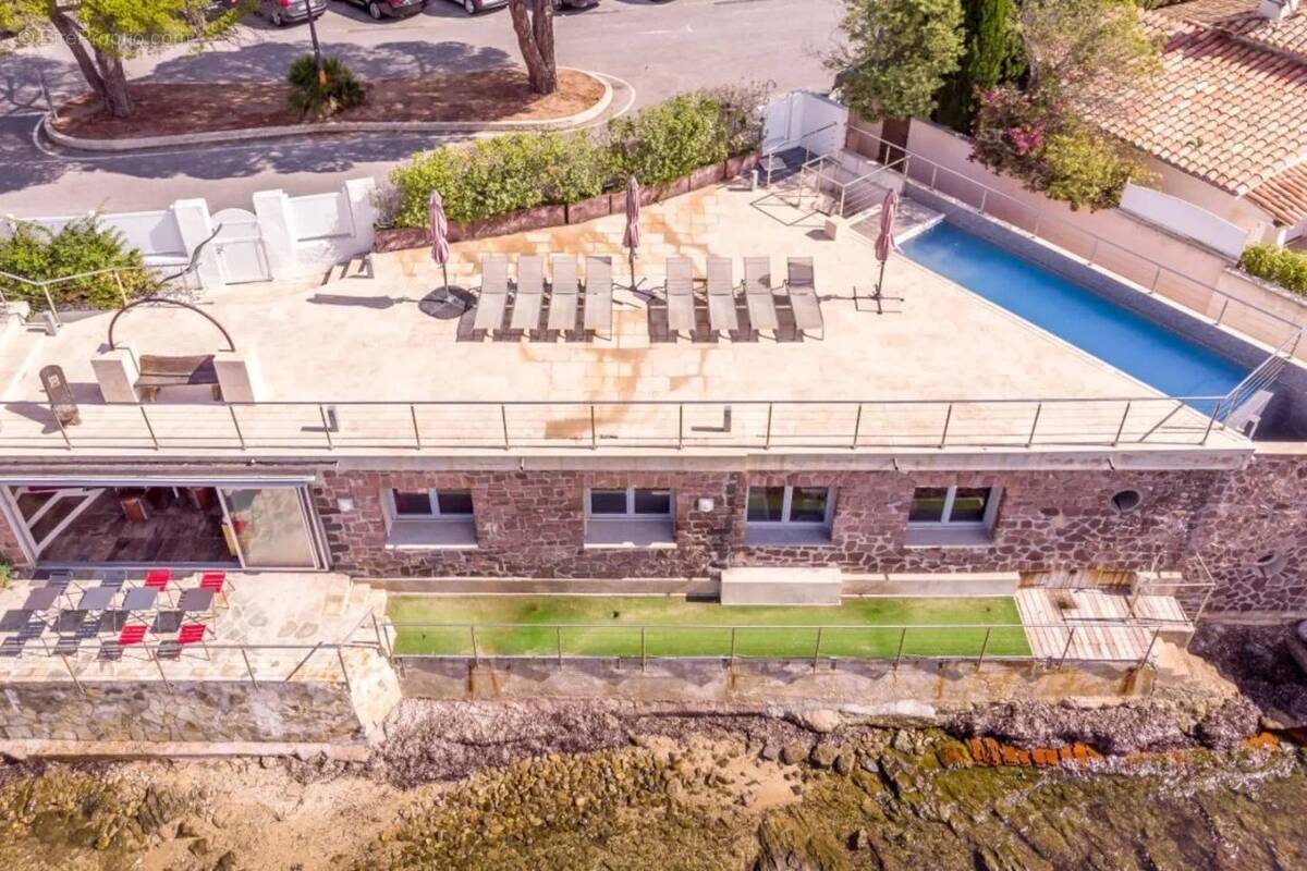 Maison à ROQUEBRUNE-SUR-ARGENS