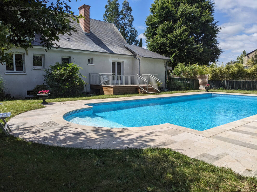 Maison à SAINT-PRYVE-SAINT-MESMIN