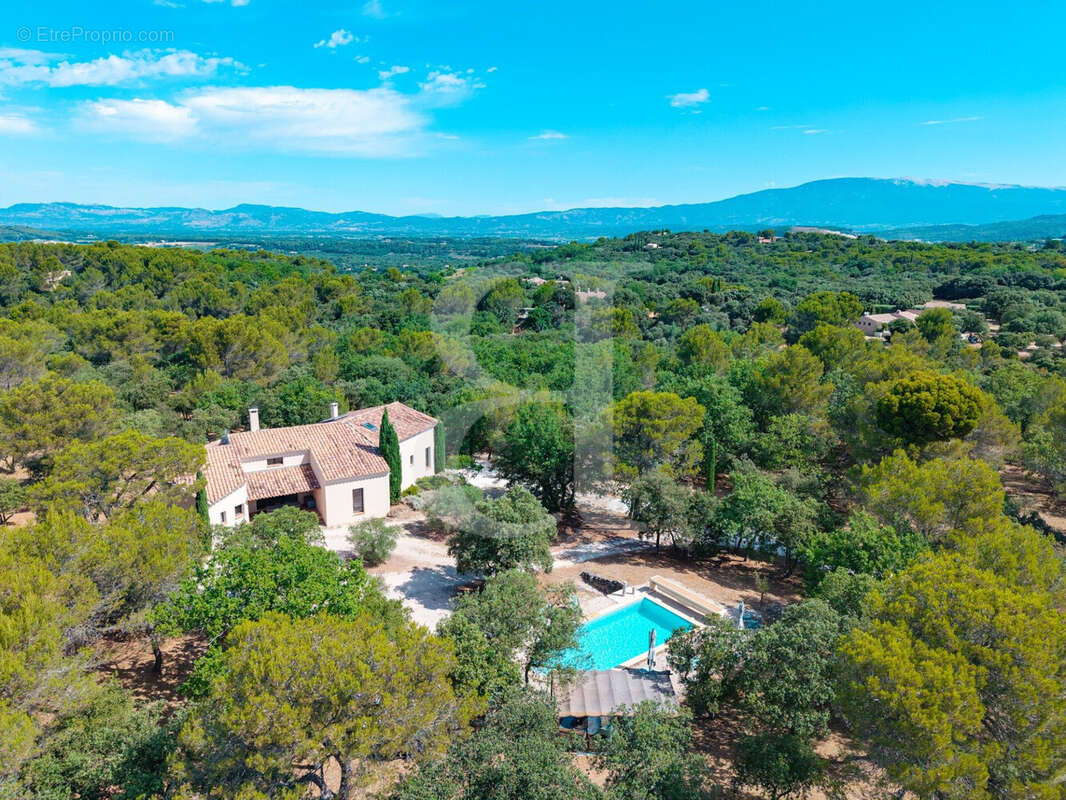 Maison à PERNES-LES-FONTAINES