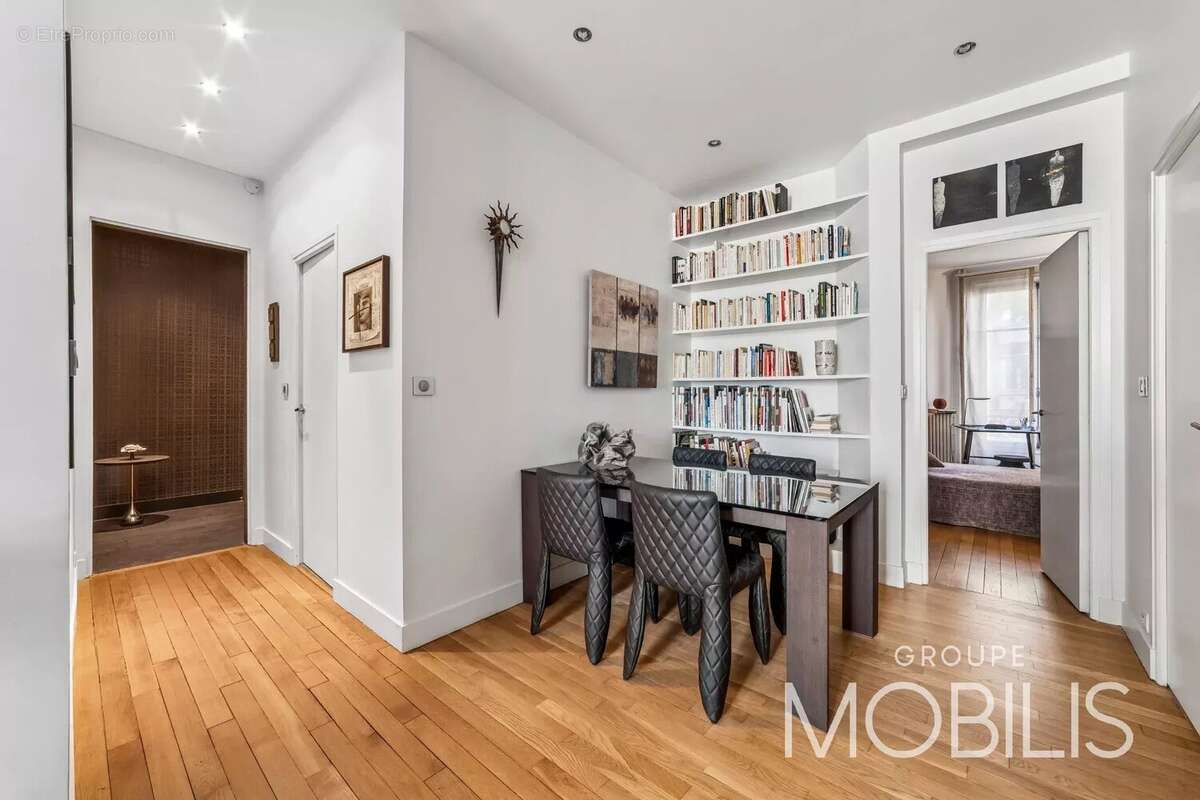 Appartement à PARIS-16E