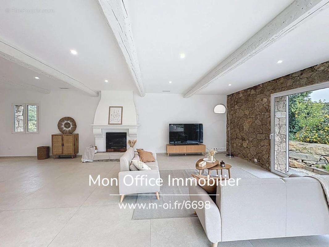 Maison à PLAN-DE-LA-TOUR