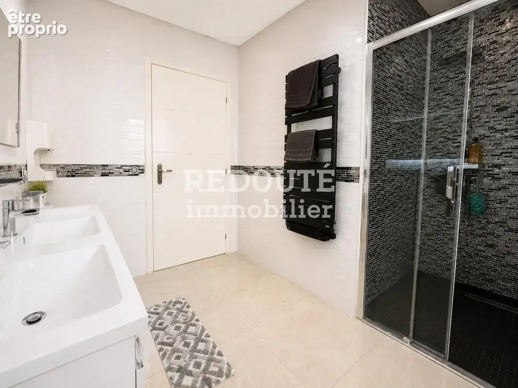 A VENDRE - Maison de 163m2 de plain-pied - FERE-CHAMPENOISE - photo 10