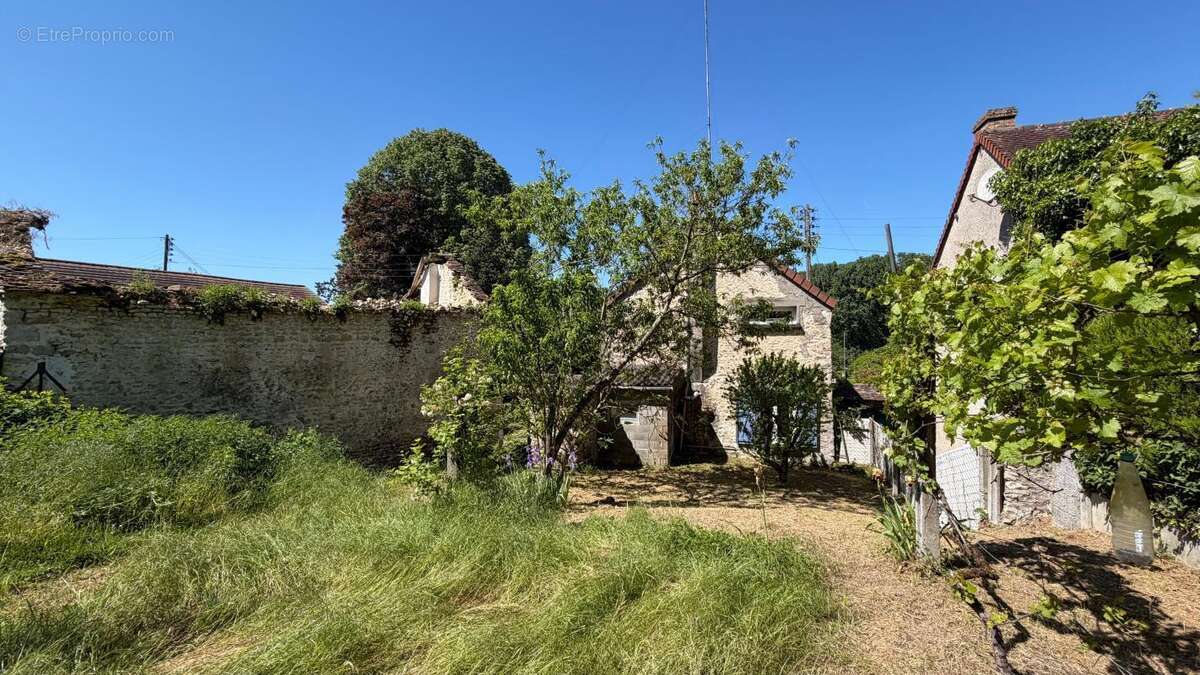 Maison à ORMOY-LA-RIVIERE