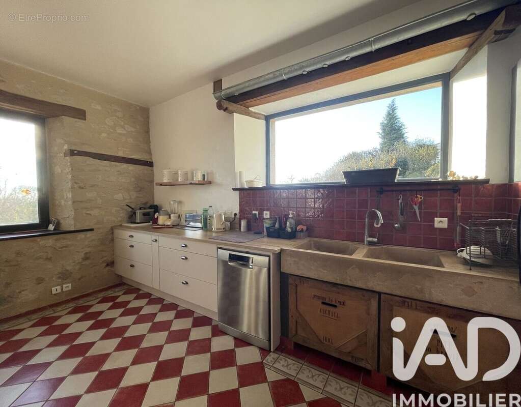 Maison 262 m² à Lauresses  - photo 4