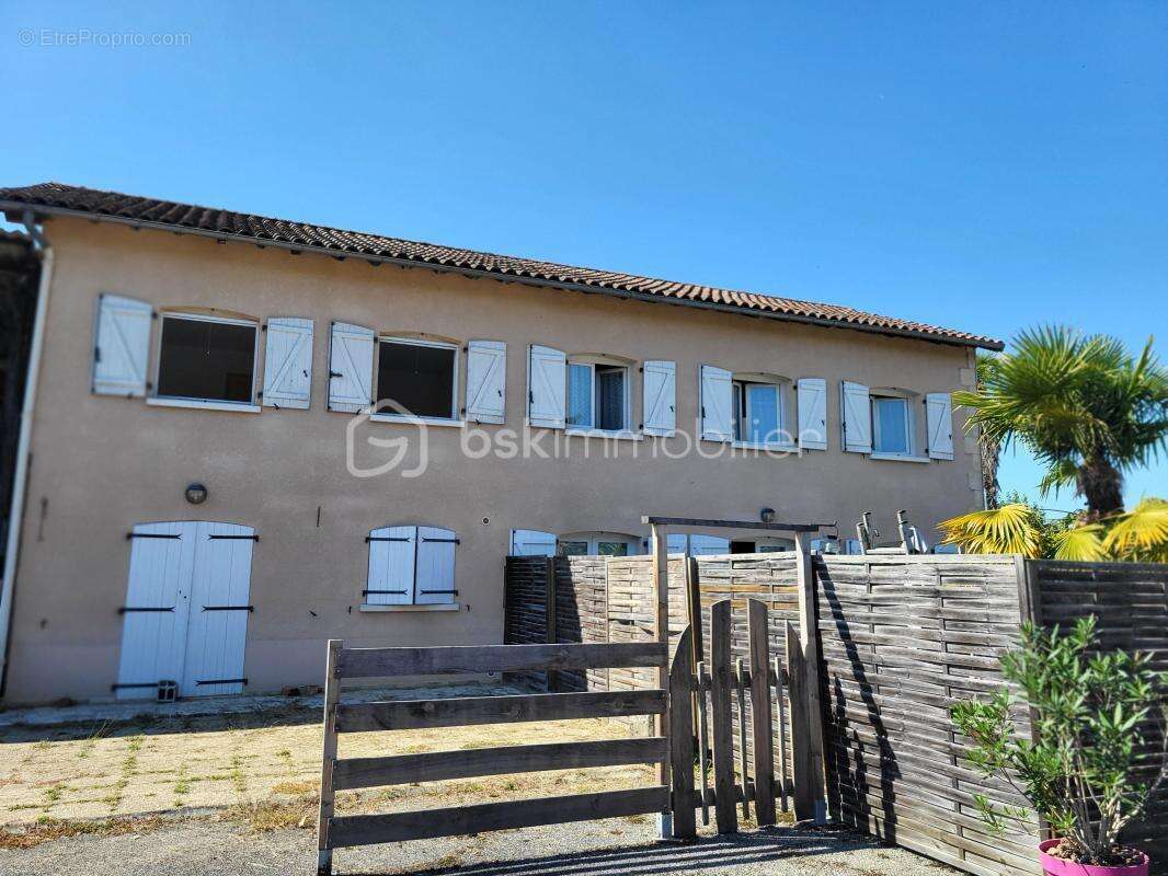 A saisir Ensemble immobilier de rapport avec terrain de 16300 m² - photo 7
