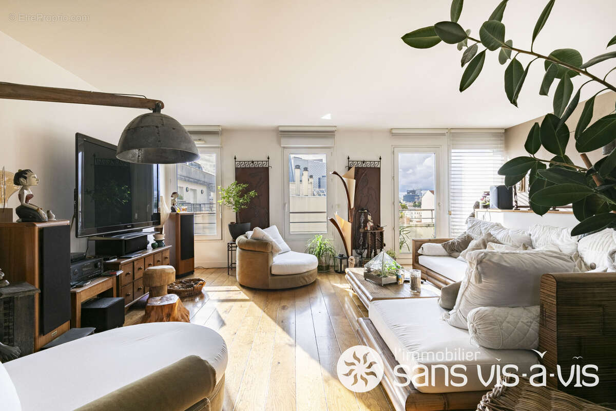 Appartement à COURBEVOIE