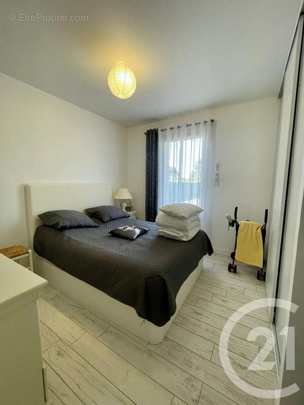 Maison 110 m² à Saint-Medard-De-Guizieres  - photo 7