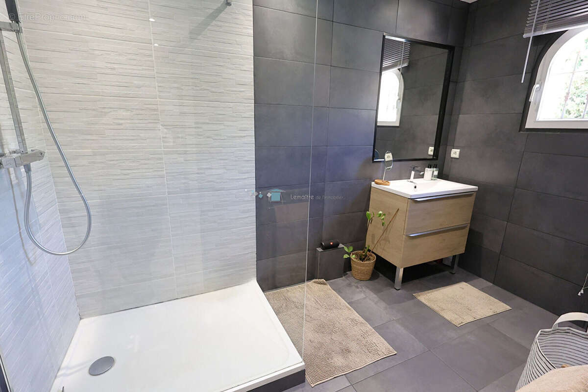 Villa Le Tignet 130 m² avec piscine et sous sol - photo 17