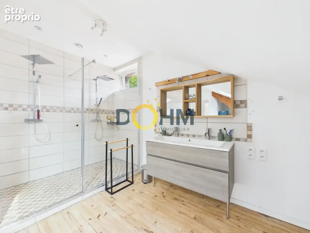 Nouveauté à Brioude ! Magnifique maison en pierre de 200 m2 entièrement rénovée, offrant un cadre de vie privi - photo 19