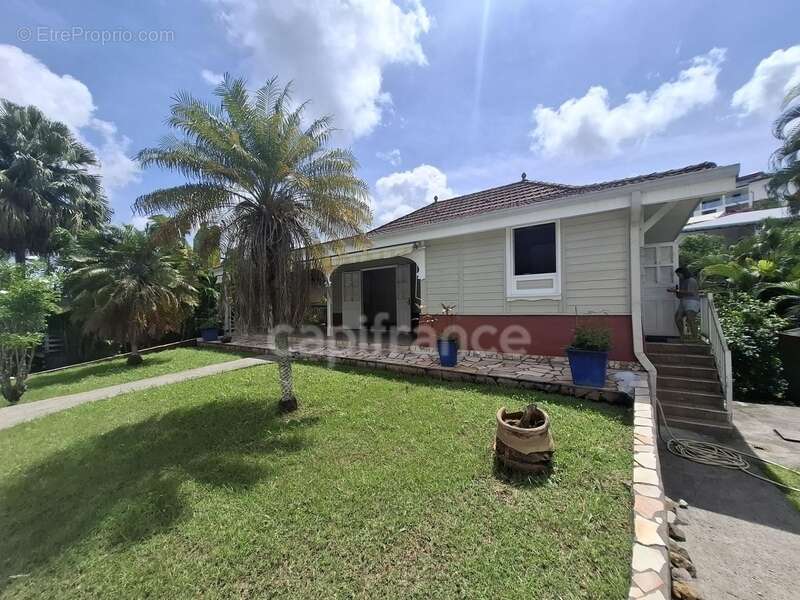 Maison à LES TROIS-ILETS