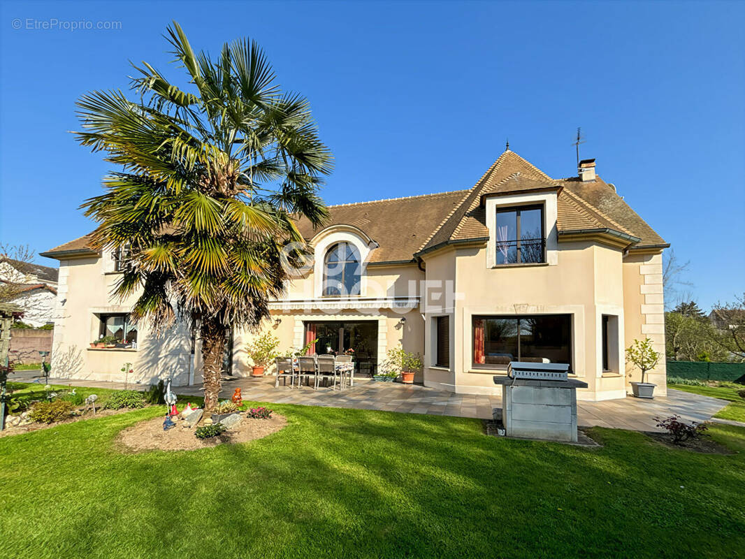 Maison à FONTENAY-TRESIGNY