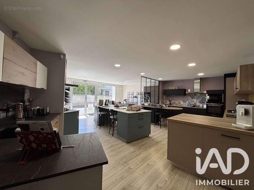 Commerce 320 m² à Doue-La-Fontaine  - photo 3