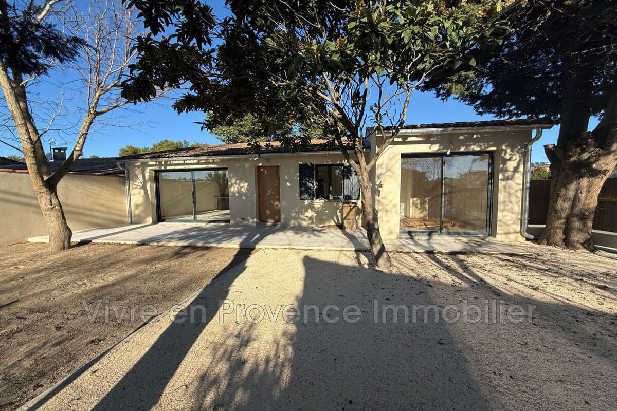 Maison à MORIERES-LES-AVIGNON