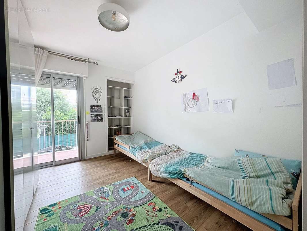 Appartement à SAINT-LAURENT-DU-VAR