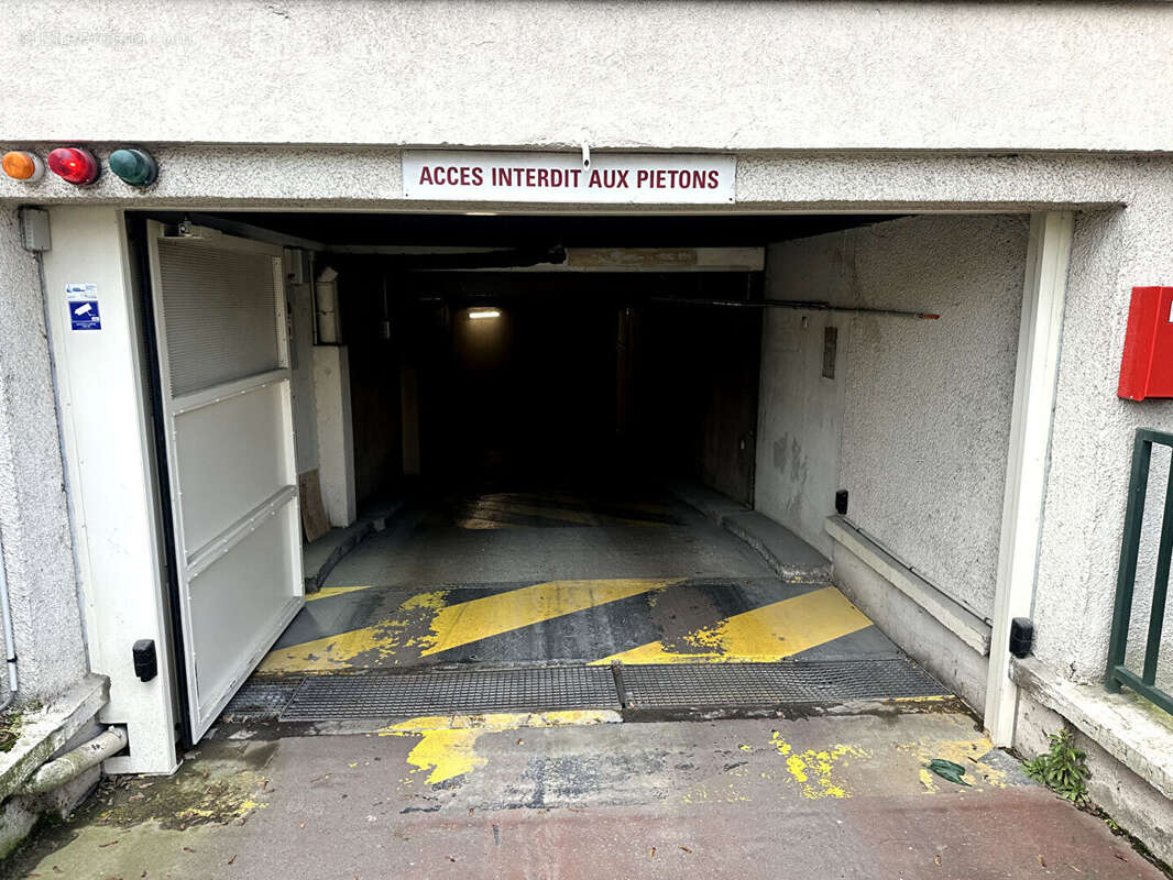 Parking à PARIS-15E