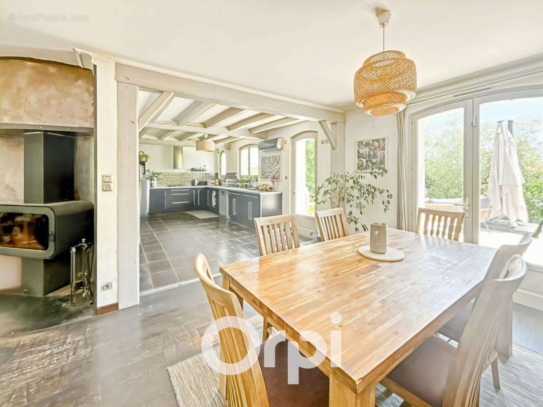 Maison familiale de plain-pied – 138 m² – Sous-sol complet – Terrain de plus de 2 200 m² - photo 4