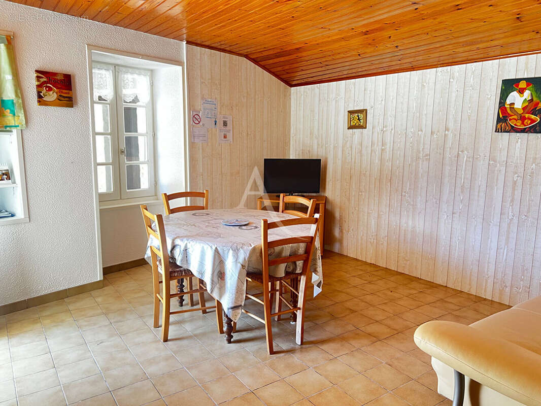 Ensemble immobilier - Mouzeuil Saint Martin - 199 m² - photo 14